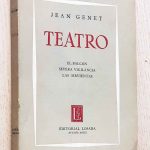 TEATRO. El balcón. Severa vigilancia. Las sirvientas.