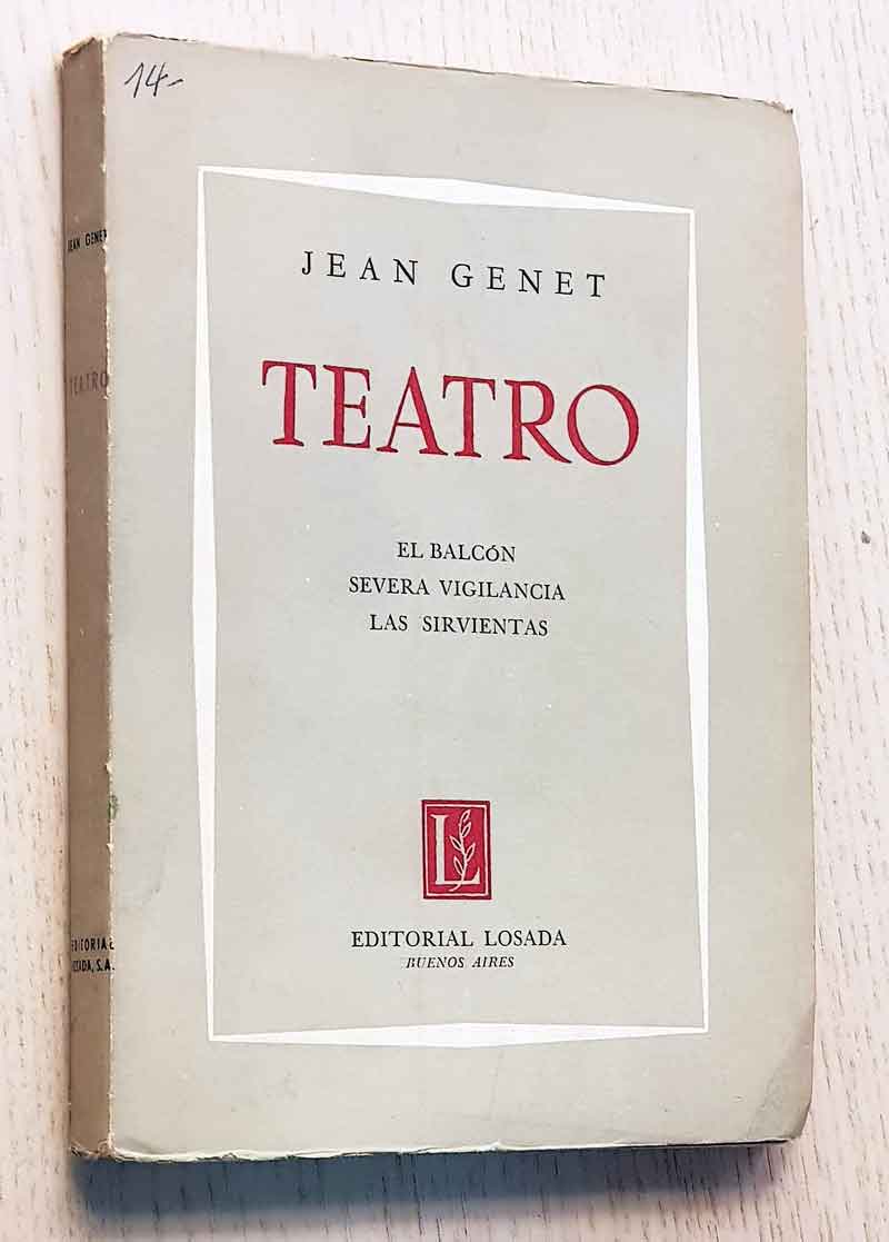 TEATRO. El balcón. Severa vigilancia. Las sirvientas.